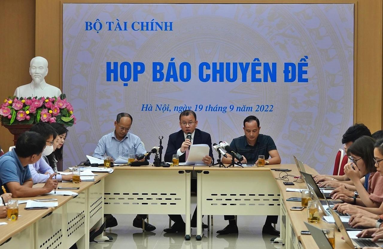 Bộ Tài chính họp báo cung cấp thông tin về Nghị định số 65/2022 sửa đổi, bổ sung Nghị định số 153. (Nguồn ảnh: Nguoiduatin)
