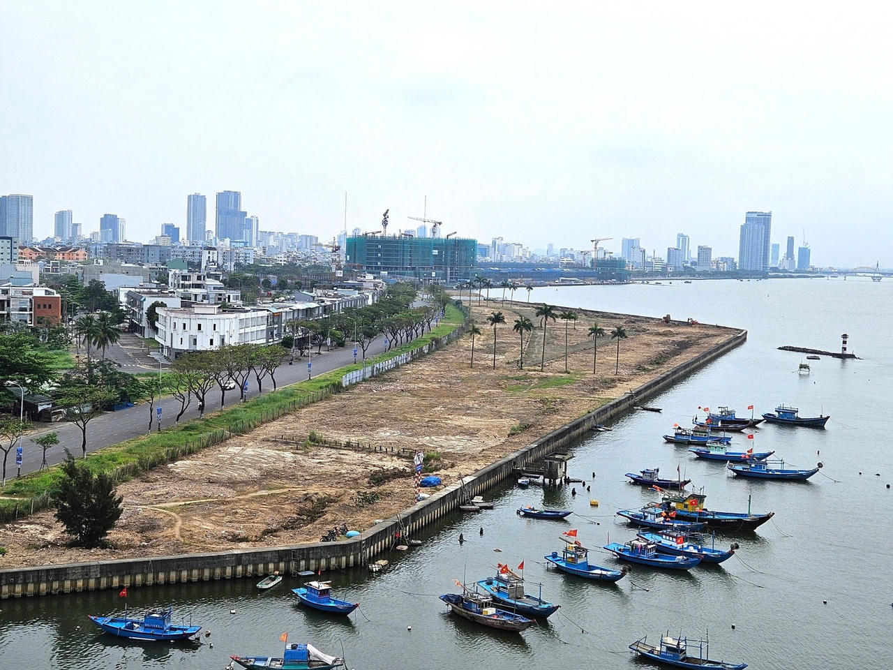 Hạng mục 21 căn nhà ở thuộc Dự án bất động sản và bến du thuyền Đà Nẵng của Công ty TNHH Bến du thuyền Đà Nẵng được miễn giấy phép xây dựng.&nbsp;