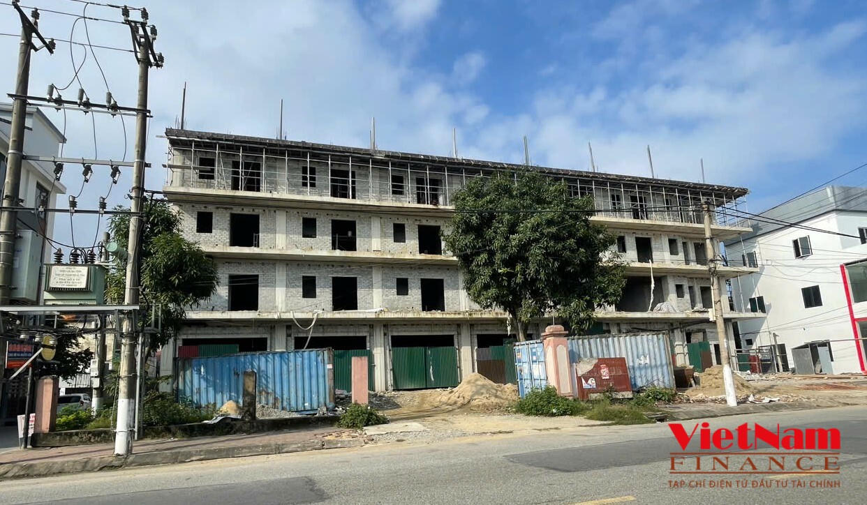 Nguyễn Hưng bị xử phạt hành chính vì thi công dự án tại địa chỉ số 163, đường Nguyễn Công Trứ, phường Bắc Hà, TP. Hà Tĩnh vì không có báo cáo nghiên cứu khả thi...