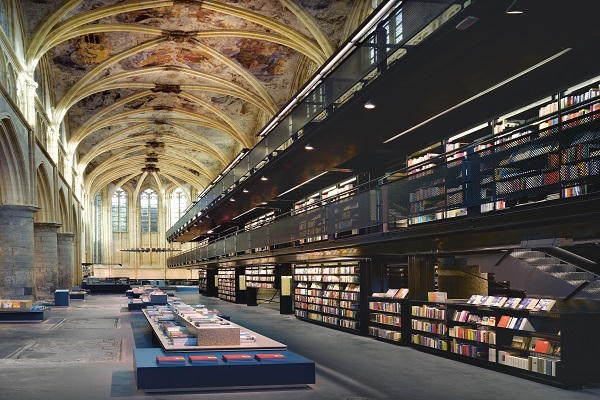 Sự ám ảnh ‘ma mị’ của nhà tù, sân bay bỏ hoang