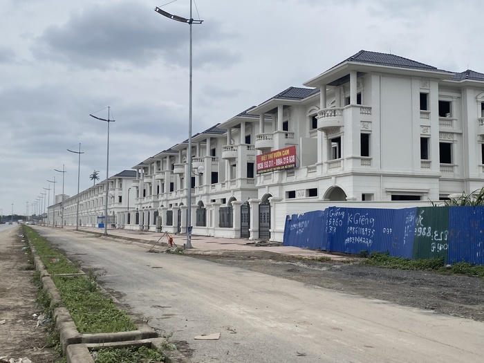 Cận cảnh Biệt thự Vườn Cam: Sau 17 năm vẫn dở dang và hoang vắng