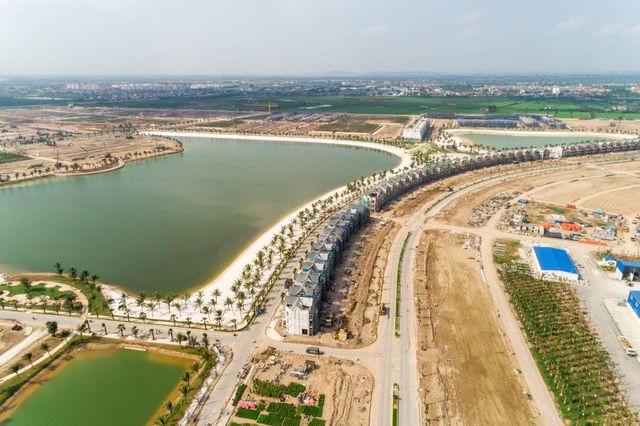 Mỹ Tâm diện váy xẻ sâu, “phiêu” trên sân khấu Thành phố biển hồ