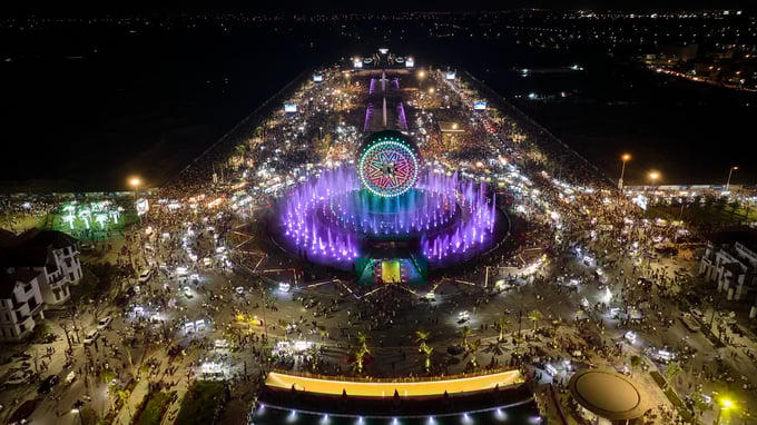 Không gian lễ hội sầm uất tại trục đại lộ lễ hội, gia tăng giá trị sống và đầu tư. (Ảnh: Ánh Dương) &nbsp;