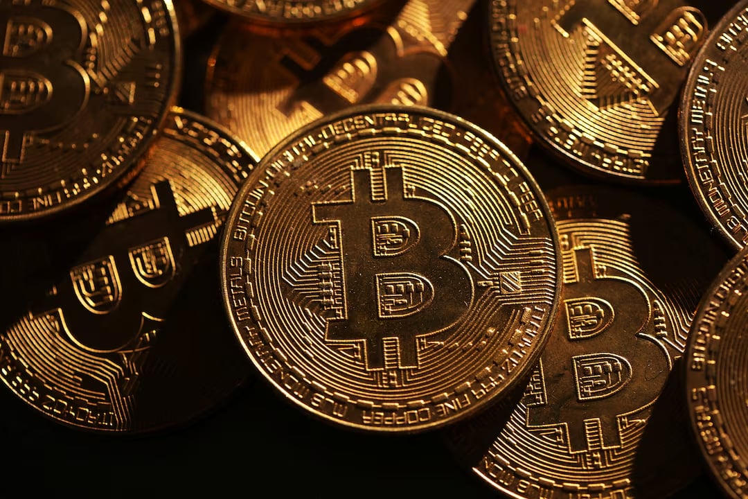 Giá của đồng tiền mã hóa lớn nhất thế giới Bitcoin tính theo vốn hóa thị trường đã có lúc vượt qua 121.249,90 USD. Ảnh:&nbsp;REUTERS &nbsp;