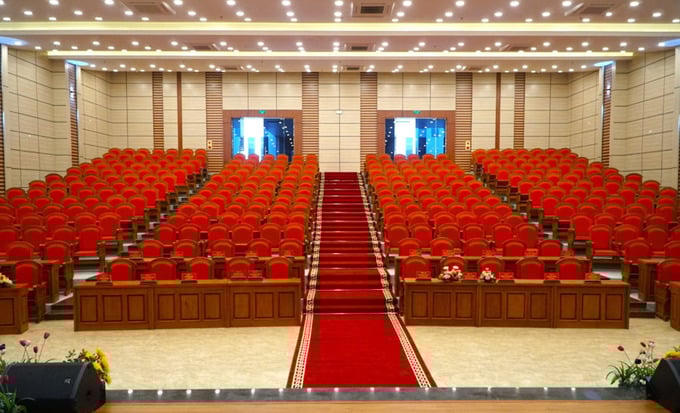 Nhà hội trường với sức chứa hơn 400 chỗ ngồi