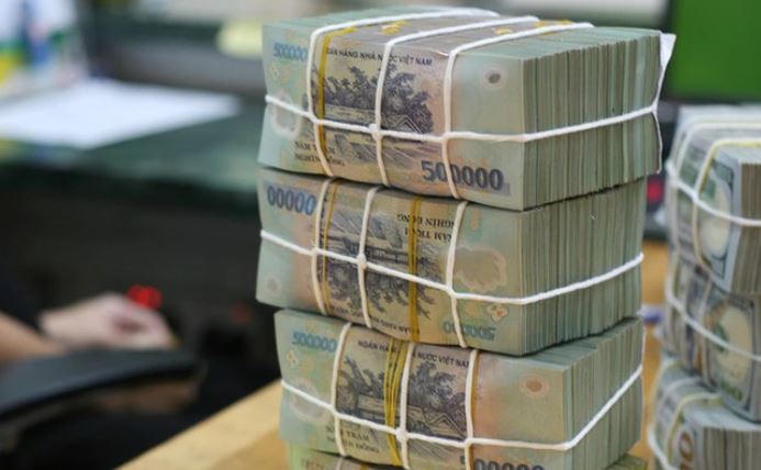 Tăng trưởng tín dụng cao nhất trong vòng 10 năm qua, loạt nhà băng đang cạn 'room'