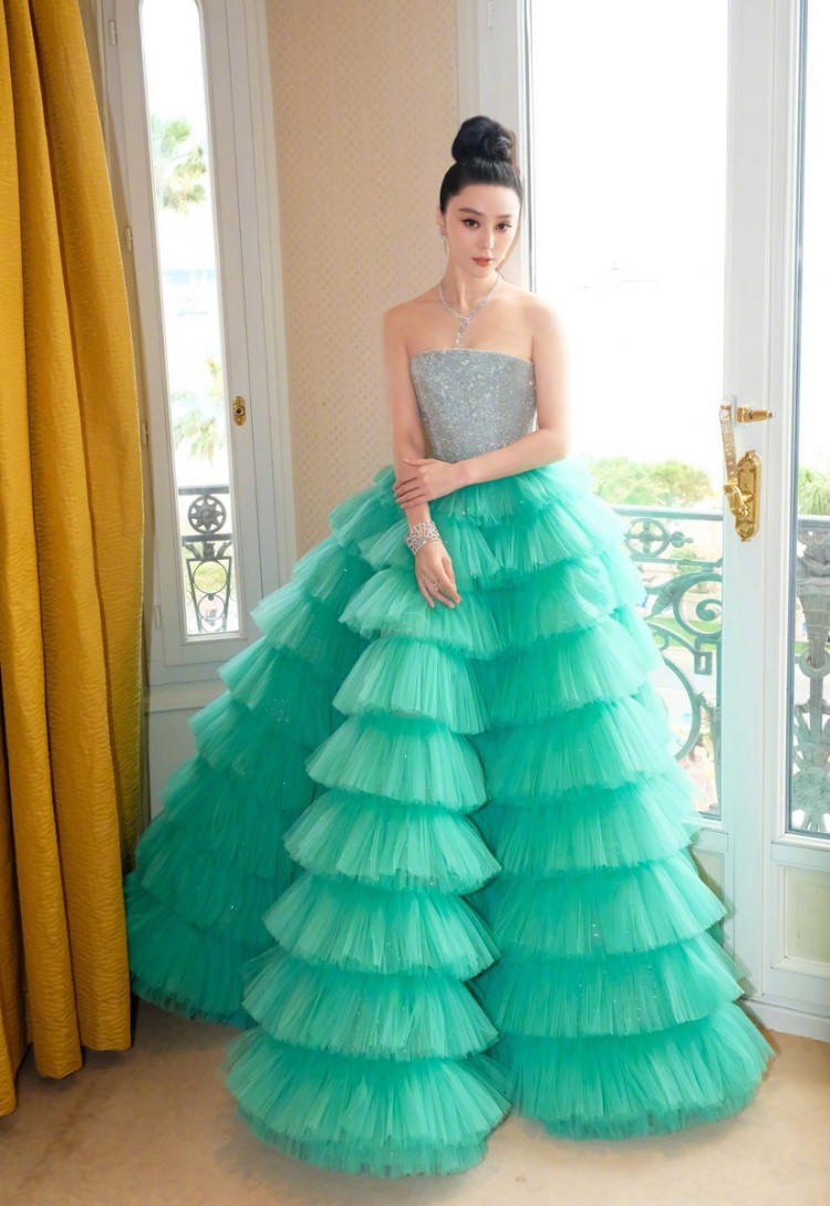 Sở hữu khối tài sản hơn 26.000 tỷ đồng, Phạm Băng Băng làm gì mà giàu có đến vậy?