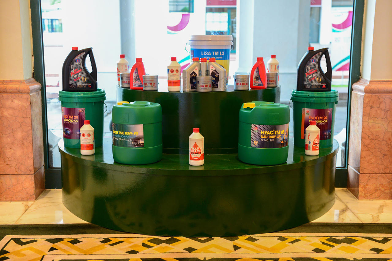 APP chuyên sản xuất và kinh doanh các sản phẩm dầu mỡ bôi trơn và chất lỏng chuyên dụng