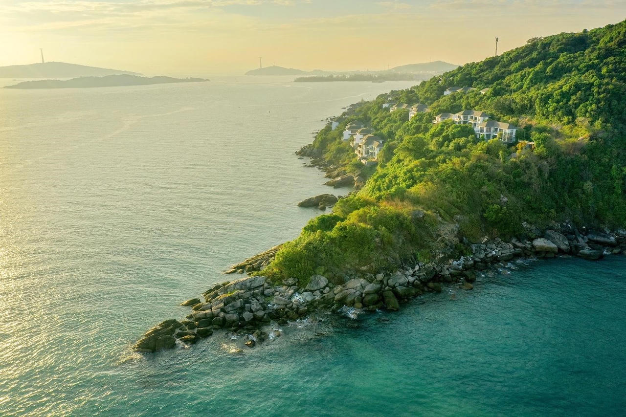 Những căn biệt thự trên ghềnh đá đỉnh cao tại Sun Premier Village The Eden Bay &nbsp;