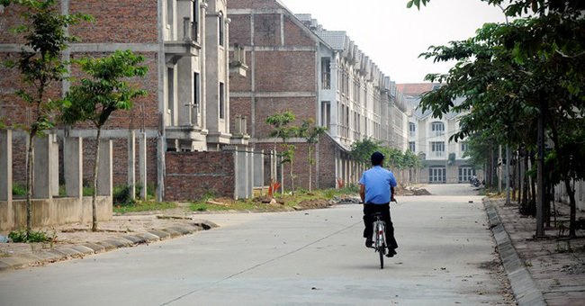 Biệt thự tiền tỷ bỏ hoang