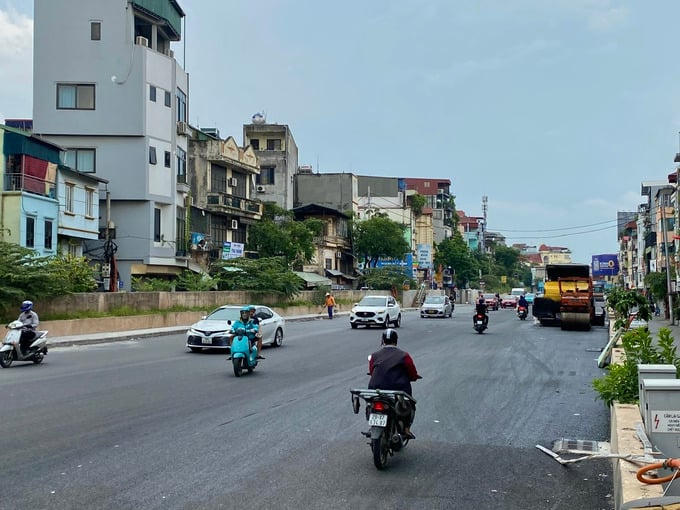 Hiện tại, một số đoạn trên tuyến đường đã hoàn thành việc trải thảm nhựa và được gỡ rào chắn thông xe