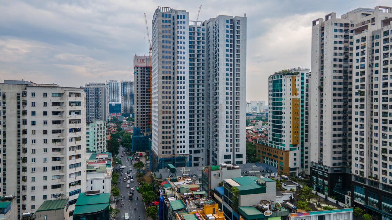 Thị trường chung cư tăng "nóng" giai đoạn 2022-2024 khiến giá loại hình nhà ở này ngày càng vượt xa khả năng mua của người dân. Ảnh: Thế Bằng