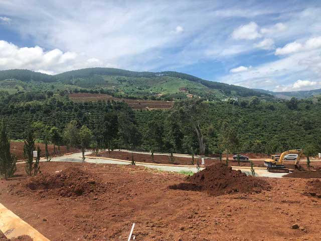 Huyện Lâm Hà mạnh tay ngăn chặn tình trạng hiến đất làm đường. &nbsp;