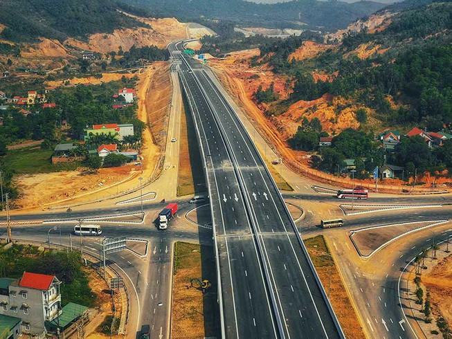 Hình ảnh tuyến cao tốc đoạn Diễn Châu - Nghi Sơn. Ảnh: SKĐS.