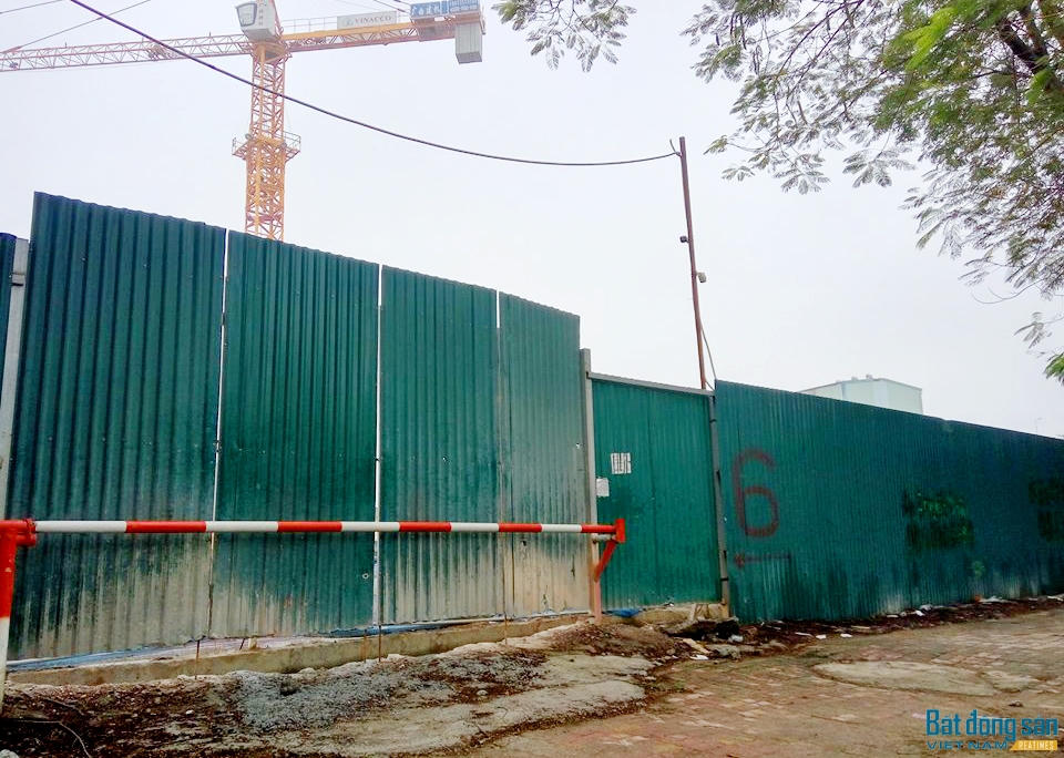 Hà Nội: Gần UBND quận Hoàng Mai, công trình rộng hơn 14.000m2 không phép vẫn xây dựng rầm rộ 