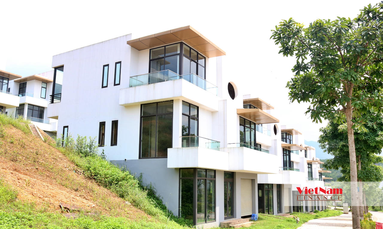 Tuy nhiên, dự án “nằm yên bất động” từ khi giải phóng mặt bằng thu hồi 54,5ha đất. Đến năm 2019, dự án mới khởi động trở lại và đến năm 2020 mới được cấp phép xây dựng.