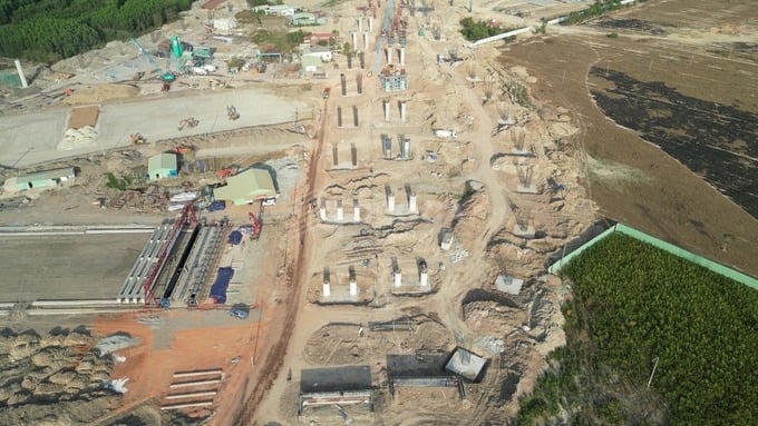 Đường dẫn T1, T2 trong dự án sân bay Long Thành đang được thi công. Ảnh: Đèo cả Group