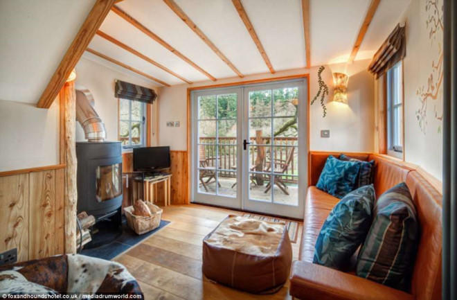 Kỳ ảo ngôi nhà trên cây lớn nhất nước Anh