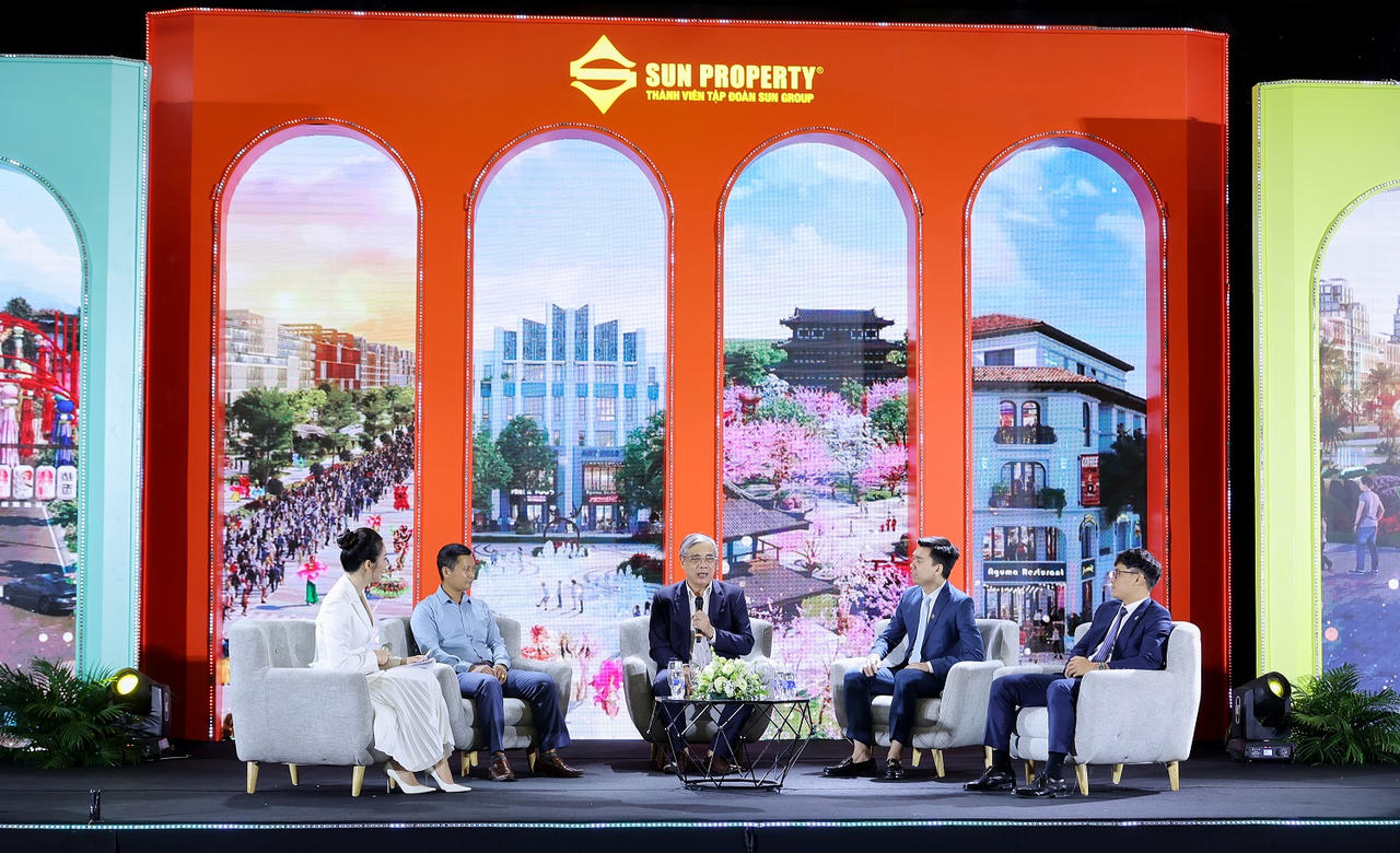 Tại Tọa đàm “Xu hướng đầu tư BĐS bền vững sau dịch” diễn ra tại Thanh Hóa cuối tuần qua, các khách mời đã tập trung phân tích sự trỗi dậy của thị trường địa ốc xứ Thanh với nền tảng là những tiềm năng sẵn có cùng động lực tăng trưởng đến từ những cánh chim đầu đàn, tiêu biểu là Tập đoàn Sun Group.