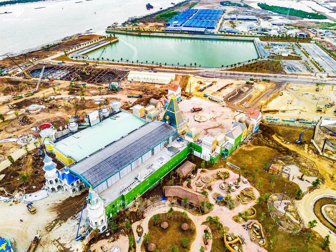 Các hạng mục thi công đang dần thành hình.