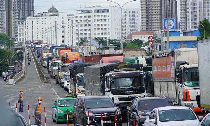 Đường Võ Chí Công luôn trong tình trạng kẹt xe trầm trọng. Ảnh: Internet