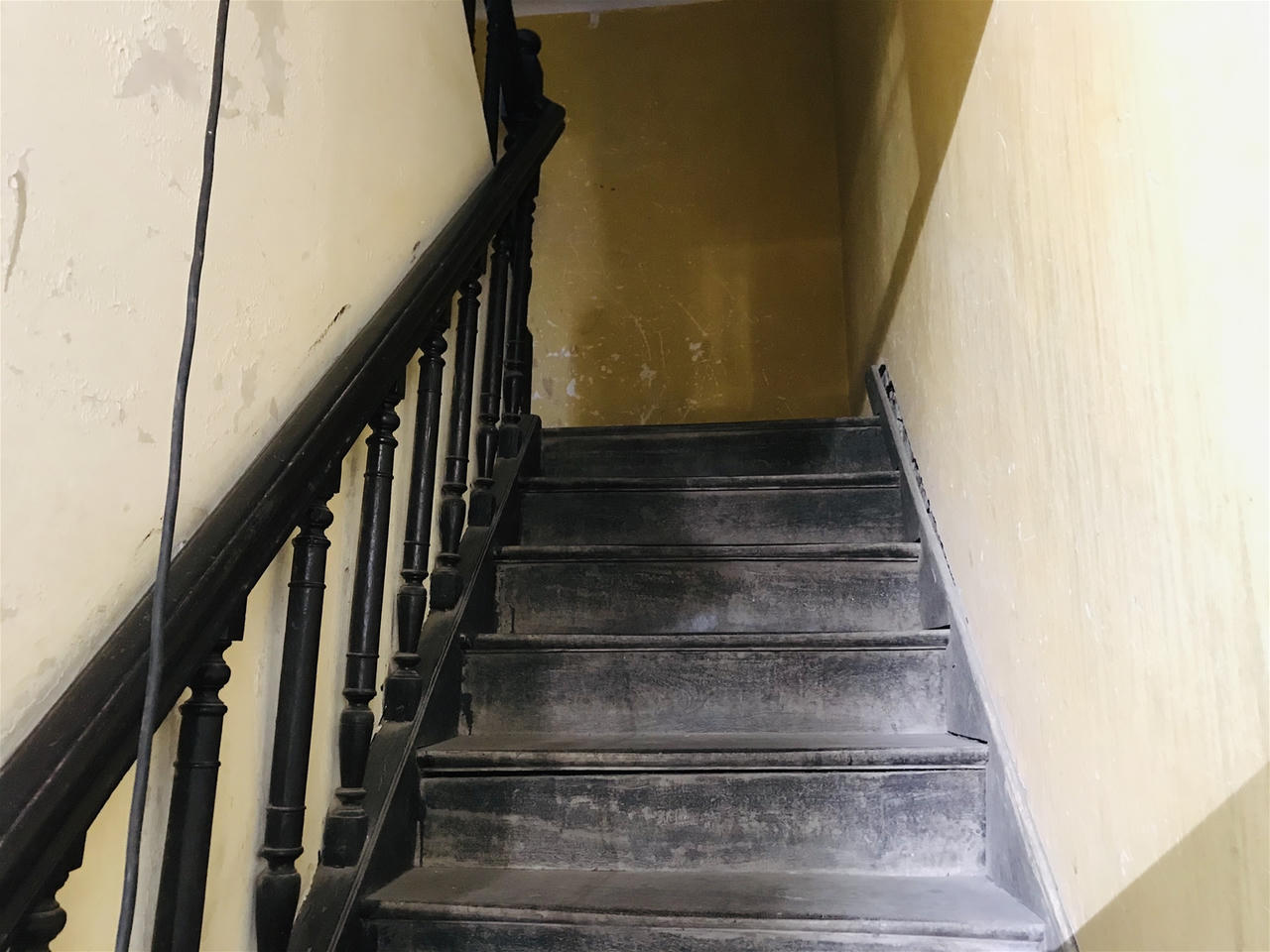 Căn biệt thự 100 tuổi với kiến trúc Pháp cổ “độc lạ” ngay giữa lòng Hà Nội