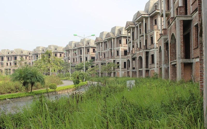 Khi dòng vốn bị “nghẽn” sẽ ảnh hưởng dây chuyền tới hoạt động bất động sản.