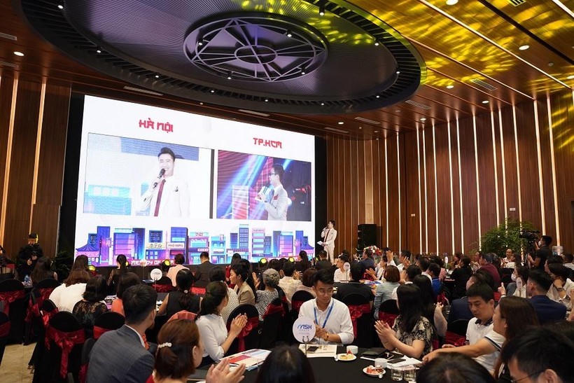 Một sự kiện giới thiêu dự án tại Long An của MIKGroup thu hút hàng trăm khách hàng Hà Nội tham gia. &nbsp;