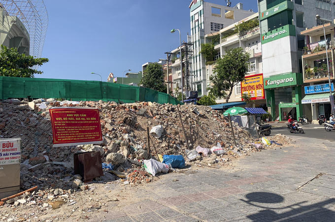 Cận cảnh Nhếch nhác thi hành án ở sân vận động Chi Lăng Đà Nẵng