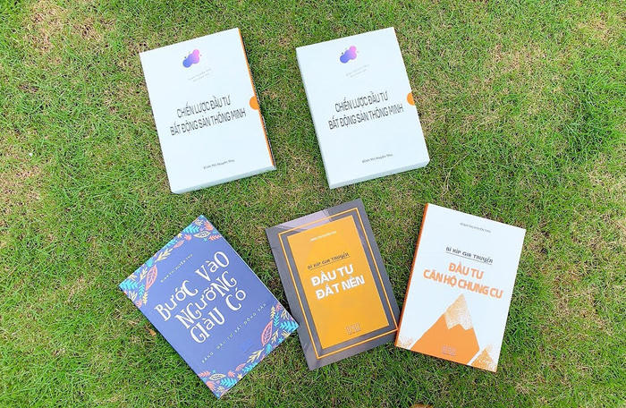 Bộ sách Chiến lược đầu tư Bất động sản thông minh gồm 3 cuốn: Bước vào ngưỡng giàu có bằng đầu tư Bất động sản, Bí kíp gia truyền đầu tư Đất nền, Bí kíp gia truyền đầu tư Căn hộ chung cư. &nbsp;