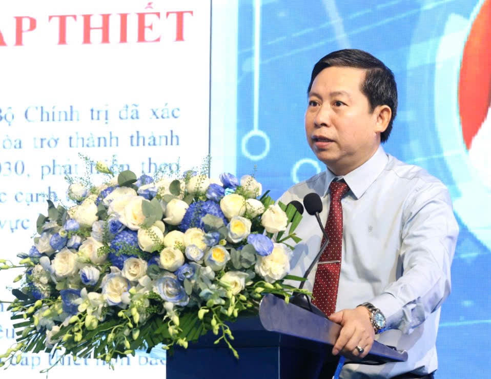 PGS.TS. Nguyễn Tấn Vinh, Giám đốc Học viện Chính trị khu vực II.