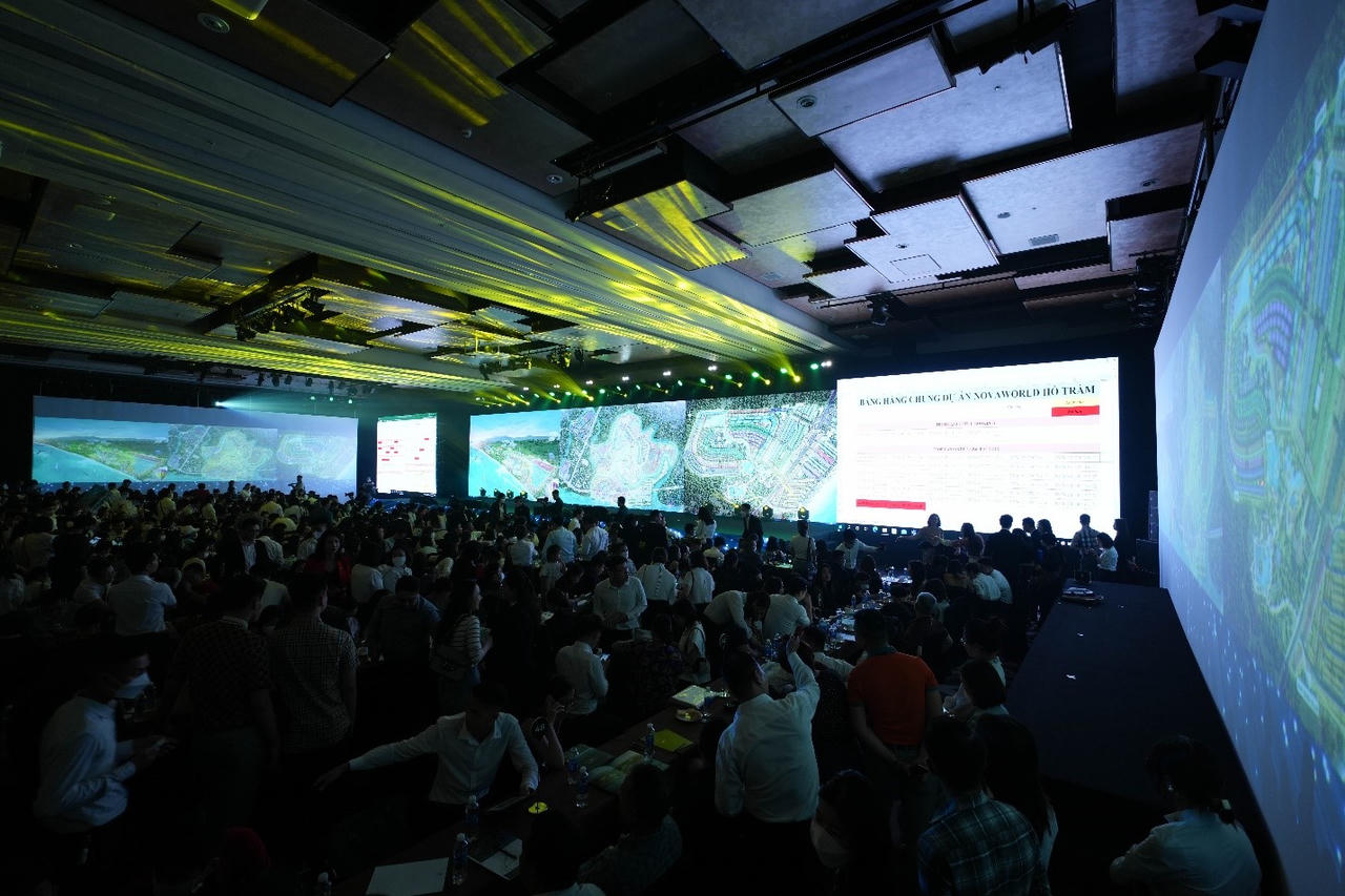 Novaland Group ứng dụng công nghệ 4.0 để giới thiệu các siêu dự án tới hàng nghìn khách hàng &nbsp;