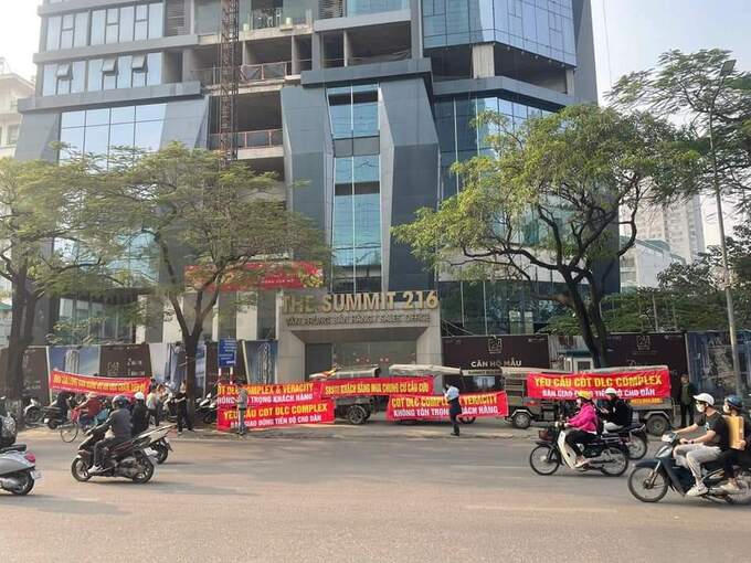 Chung cư nằm trên“đất vàng” Trần Duy Hưng, nhiều lần đổi chủ vẫn chưa xây xong