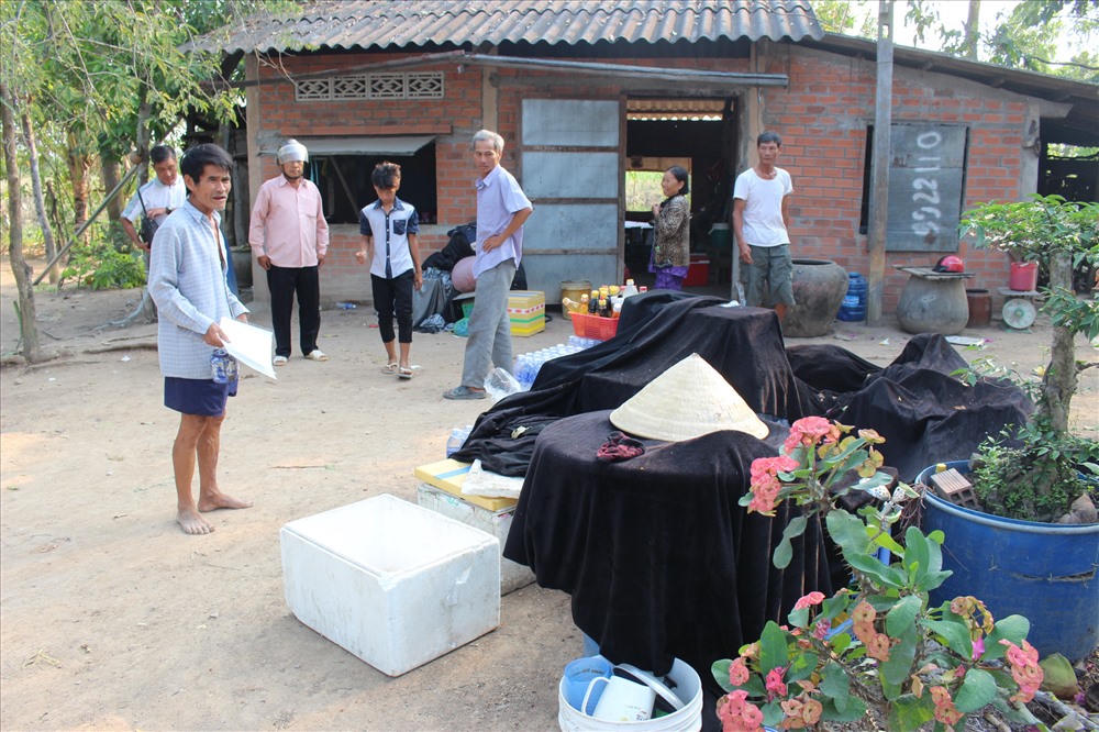 Đồ đạc của những người chiếm đất gửi lại 1 nhà dân sau vụ cưỡng chế tháo dỡ.