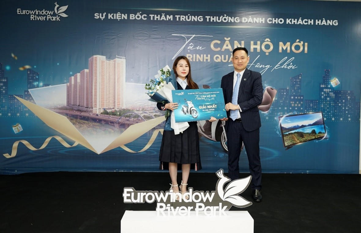 Khách hàng trúng thưởng tại sự kiện