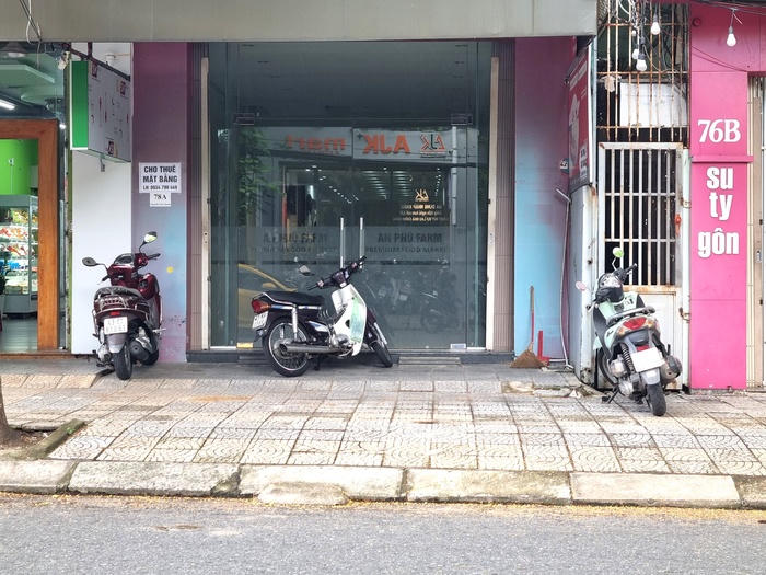 Những khối tài sản chục tỷ bỏ không, tiêu điều trên phố lớn Đà Thành