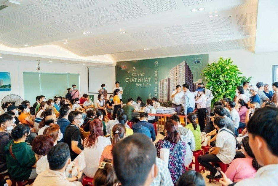 Người dân Đà Nẵng nộp hồ sơ đăng ký mua NOXH dự án The Ori Garden (Ảnh: The Ori Garden) &nbsp;
