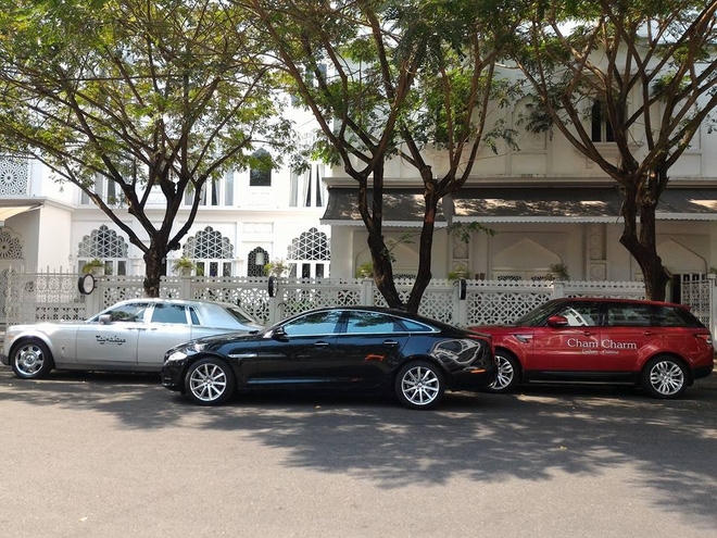 Khải Silk không chỉ là một doanh nhân thành đạt mà còn là một người chơi xe có tiếng khi sở hữu nhiều mẫu xe sang nhiều tỷ trong bộ sưu tập "xế khủng" của mình. Ngoài chiếc Rolls-Royce Phantom đầu tiên được đưa về Việt Nam, ông chủ Tập đoàn KhaiSilk còn là chủ nhân của nhiều chiếc xe sang của nhiều thương hiệu nổi tiếng như Jaguar XJL, BMW 7 Series, Mercedes-Benz S500, Audi Q7, Range Rover Sport và Mercedes-Maybach S400 4matic,...