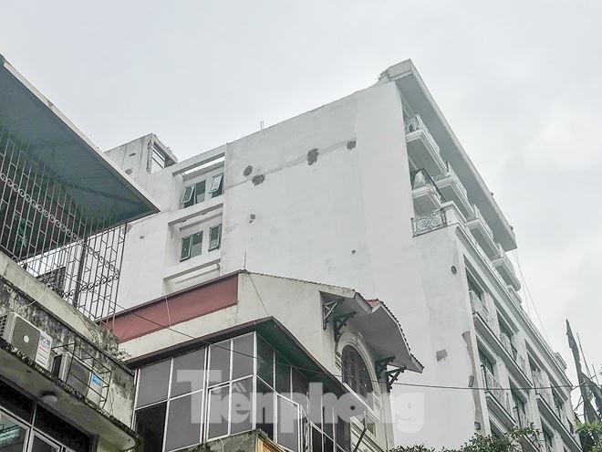 Cao ốc vượt tầng cạnh Hồ Gươm 'cắt ngọn' chậm tiến độ