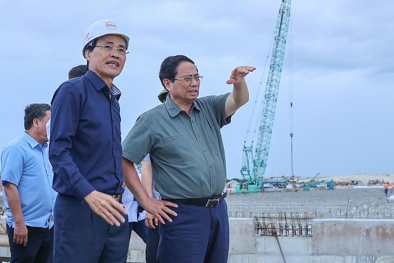 Thủ tướng yêu cầu tập trung triển khai nhanh dự án cảng Mỹ Thủy - Ảnh: VGP/Nhật Bắc