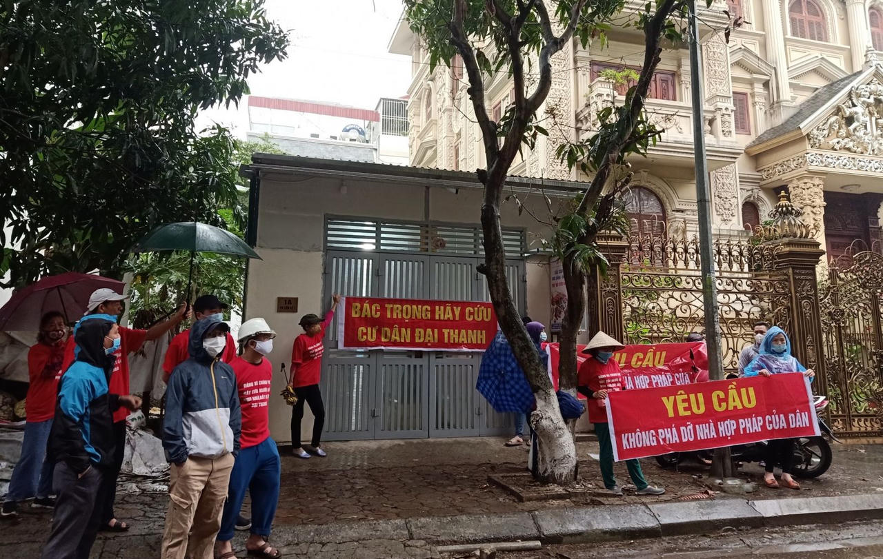 Khi niềm tin đặt sai chỗ, người dân chỉ biết còn biết ôm mặt kêu trời, cầu cứu tới các cơ quan chức năng. &nbsp;