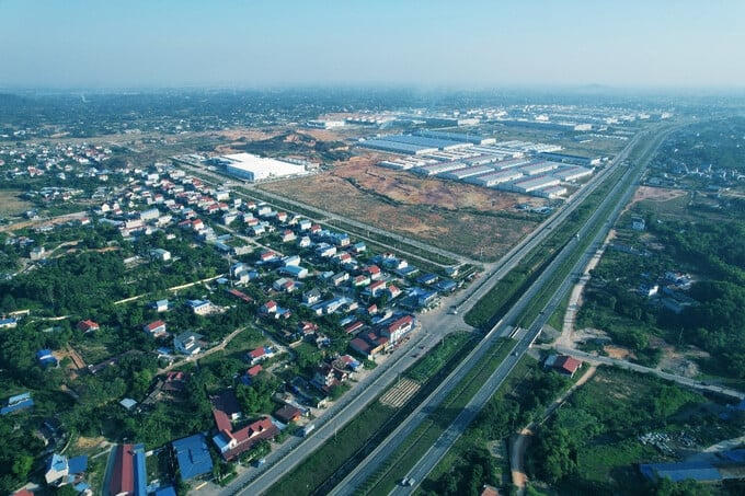 Tỉnh có vị trí 'mặt tiền biển Đông' lên kế hoạch xây dựng sân bay và đường sắt quy mô khủng