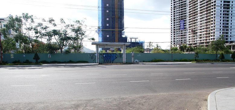 Vì sao “đất vàng” trị giá 200 triệu/m2 bị rào tôn, cây cỏ bủa vây? hình ảnh 7