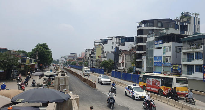 Hiện nay, trên tuyến đường này một số đoạn đã hoàn thành trải thảm cho thông xe để tránh ùn tắc giao thông vào giờ cao điểm.