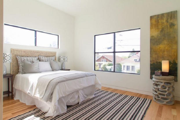 Ngôi nhà gỗ đơn giản bên ngoài, hiện đại bên trong