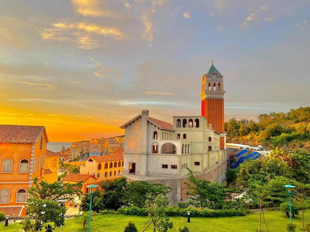 Th&aacute;p đ&ocirc;̀ng h&ocirc;̀ tại Central Village đ&atilde; ho&agrave;n thi&ecirc;̣n. &nbsp;