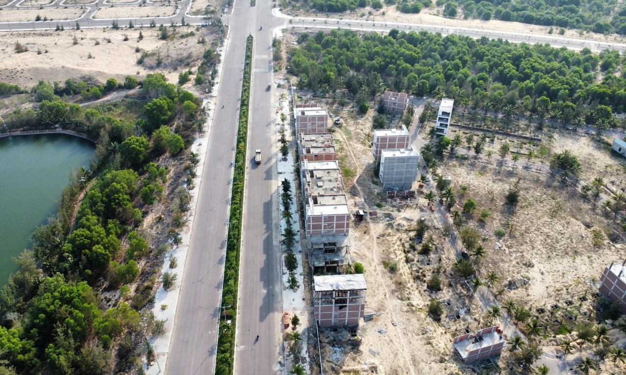 Cảnh dang dở tại dự án FLC Lux City Quy Nhơn