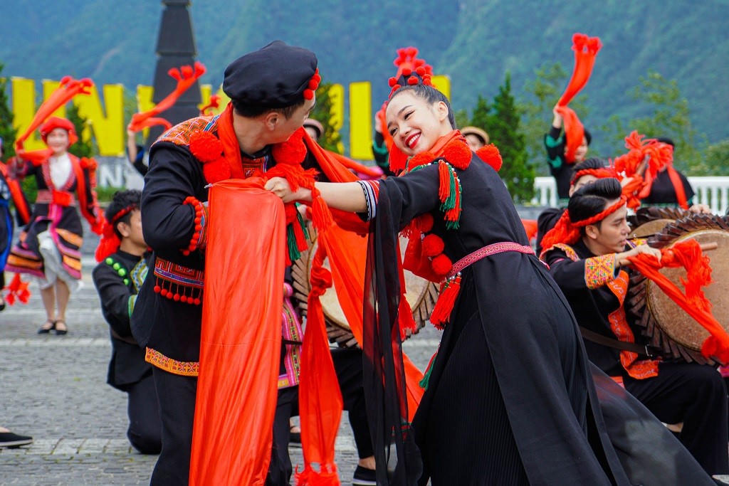 Show chuyện tình Đỗ Quyên tại Sun World Fansipan Legend. &nbsp;