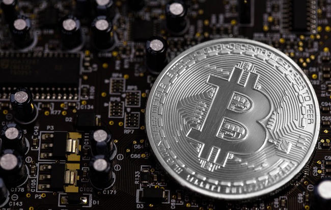 Bitcoin cán mốc 7.000 USD, có phải bong bóng tiền số sắp vỡ tung?