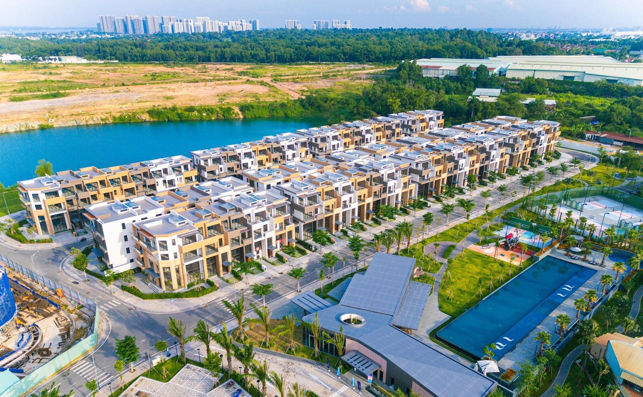 Thu ngân sách từ tiền sử dụng đất tăng vọt: Lợi thì có lợi, nhưng…